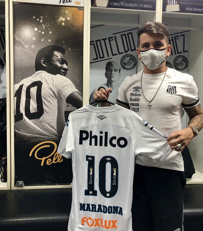 Yeferson Soteldo llevó la camiseta 10 con el apellido de Maradona